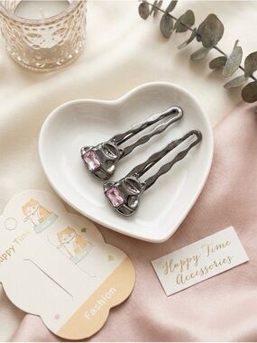 Elevate your hairstyle with this adorable 5-piece accessory collection